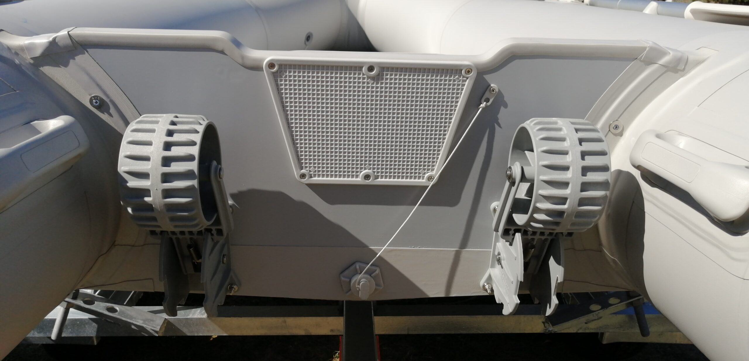 Retractable boat launching wheels for dinghy, inflatable boat, yacht tender, or zodiac