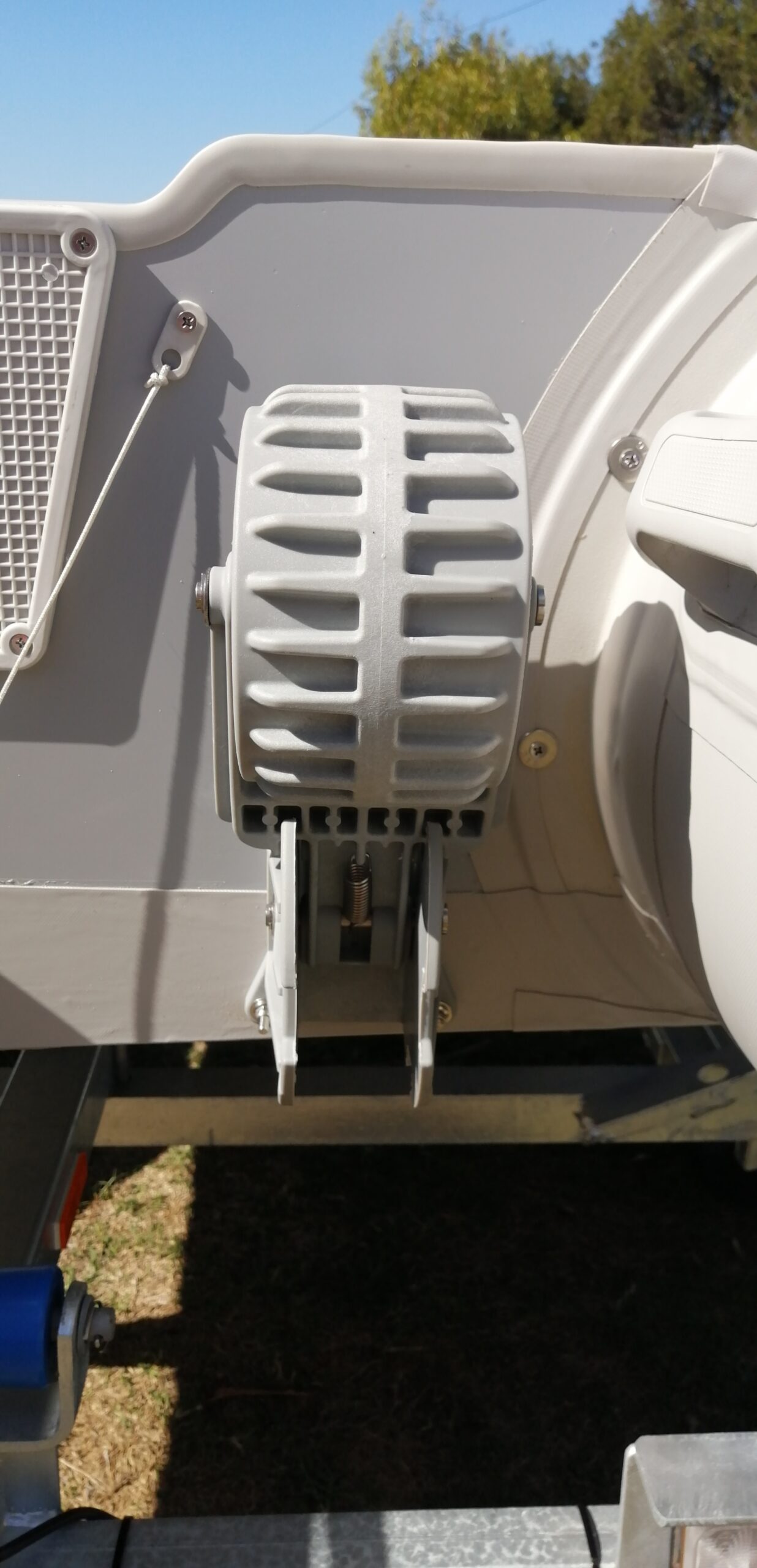 Retractable boat launching wheels for dinghy, inflatable boat, yacht tender, or zodiac